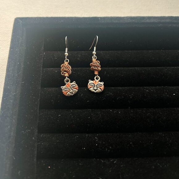 Vintage Cat Dangle Earrings – Silver & Copper Charm Design - Picture 3 of 5